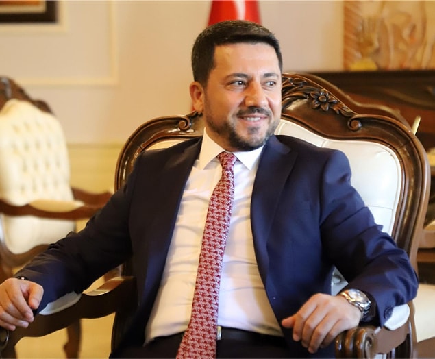 Bir sosyal medya kullanıcısının ‘Emlak Konutta kaç daireniz var' sorusu üzerine mal varlığını açıklayan Rasim Arı, AKP'lilere de mal varlıklarını açıklama çağrısında bulundu.