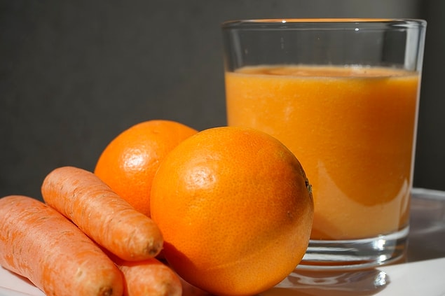 15. İnsanlar bir enzim eksikliğinden dolayı kendi C vitamini üretmeyen birkaç memeli türünden biridir.