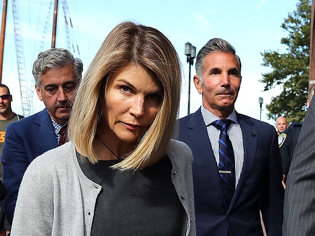 16. Lori Loughlin - Rüşvet