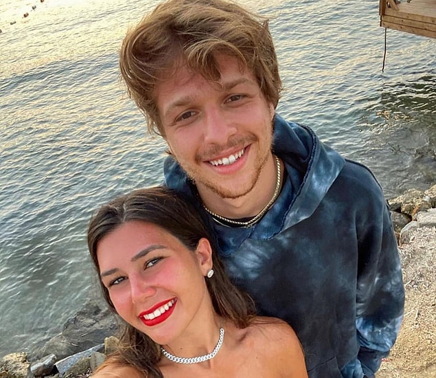 3. YouTuber Sibil Çetinkaya ve oyuncu fenomen sevgilisi Burak Yörük aşkı kötü bitti.
