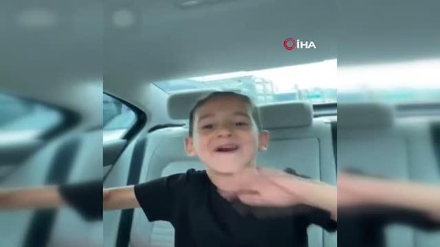 . Karayolları trafiğinde yasak olmasına rağmen kendisini ayrıcalıklı ilan ederek trafiğe çıkan Büyük, sık sık sirene basarak emniyet şeridinden ilerledi.
