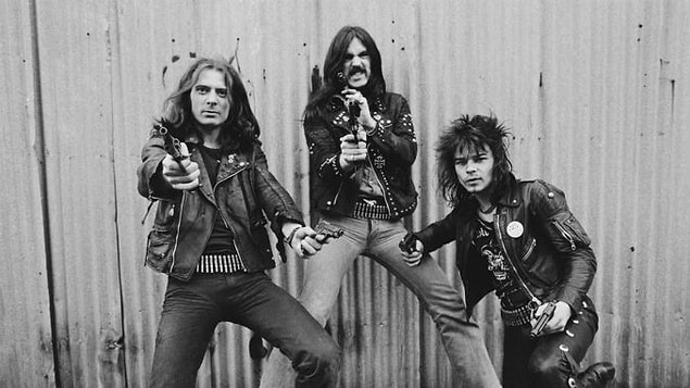 Ancak ilk zamanlarında 'heavy metal' tanımı çok daha geniş anlamlara geliyordu.