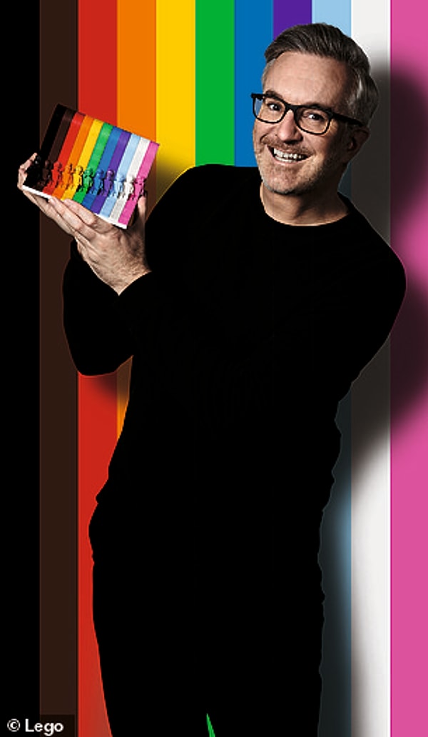 Он добавил, что горд работать в компании, которая хотела открыто высказаться по этому поводу.