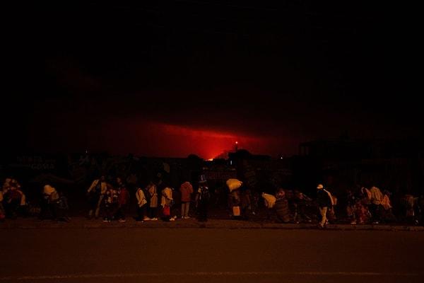 Dünyanın en aktif yanardağları arasında gösterilen Nyiragongo'nun patlaması nedeniyle 5 bin kişinin de komşu ülke Ruanda'ya sığındığı açıklandı.