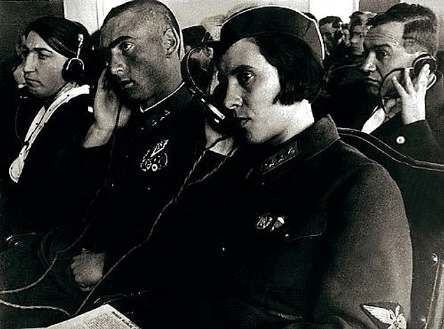 Leyla Elesger'in kızı Memmedbeyov (1909- 1989) Azerbaycan'da, Kafkasya'da ve aynı zamanda tüm Güney Avrupa ve Ortadoğu'da ilk kadın pilotdur.