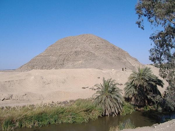 Piramidi çok kişi yağmalamak istese de hiç kimse ne labirenti ne de tonlarca ağırlıktaki kapıları geçemedi.
