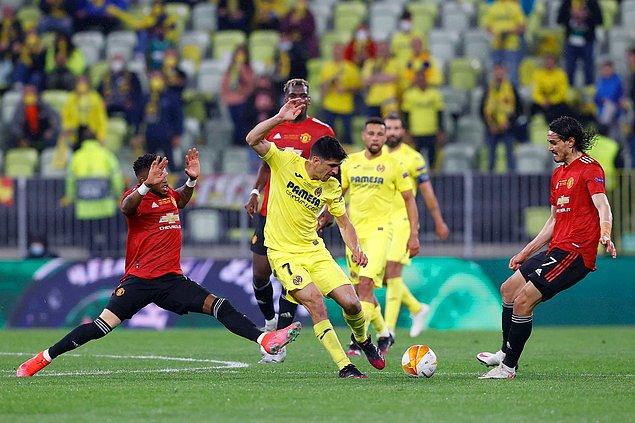 3. Maçın normal süresi ve uzatmaları 1-1 bitti. Seri penaltı vuruşları sonucunda rakibine üstünlük sağlayan Villareal, 2020-2021 UEFA Avrupa Ligi şampiyonu oldu.