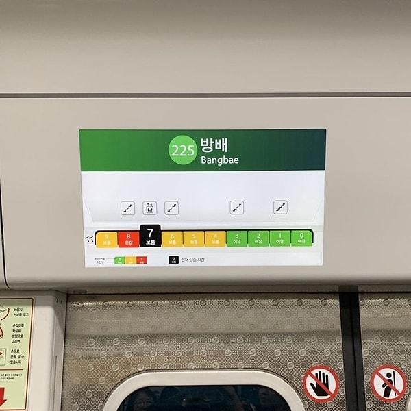 6. "Seoul'da yenilenen metrolarda artık vagonların ne kadar kalabalık olduğunu renklerle anlayabileceğiniz bir sistem bulunmaktadır."