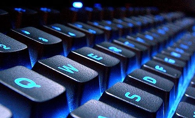 Günümüzde en sık rastlanan klavye olan Q klavye, kullanıcıyı yavaşlatmak için tasarlanmıştır.