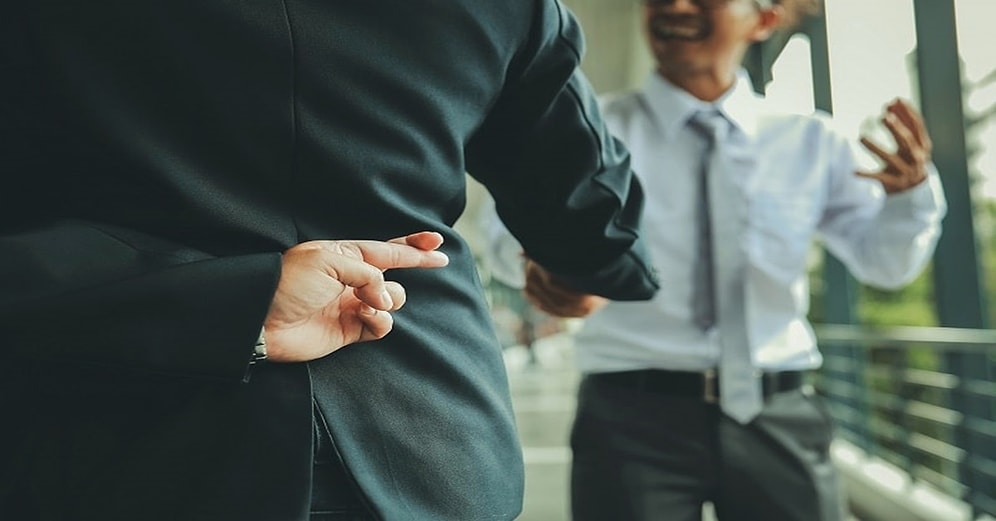 Umut Kısa Yazio: Neden Size Yalan Söylüyorlar?