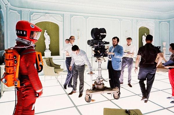 Başarılı Yönetmen Stanley Kubrick'in 1968 yapımlı filmini hakkında sizin düşünceleriniz neler? Yorumlarda konuşalım.