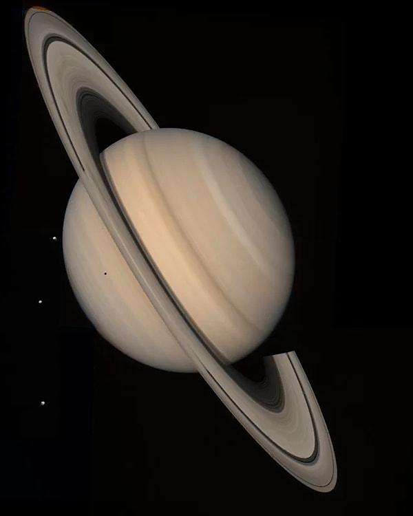 Satürn (Ay boyunca Oğlak takımyıldızında)