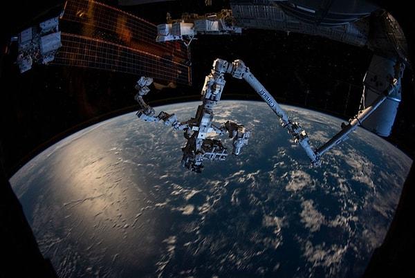 Uluslararası Uzay İstasyonu da bu enkaz parçalarıyla aynı yörüngede bulunuyor.