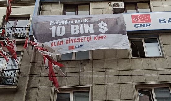 CHP İstanbul İl ve İlçe Başkanlıklarından Yeni Pankart: Mafyadan Aylık 10 Bin Dolar Alan Siyasetçi Kim?