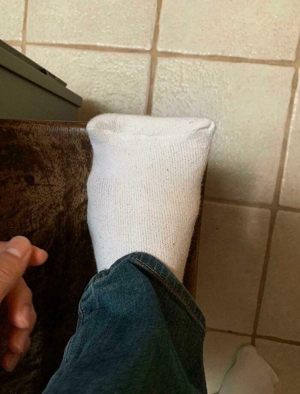 31. Taraklı ayakları olan insanlar için bu çorabı yapmışlar.