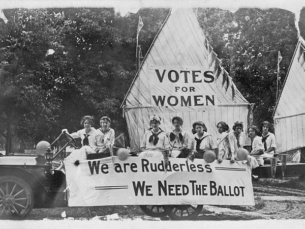 9. Dünyada kadınlara oy kullanma hakkı tanıyan ikinci ülkedir.