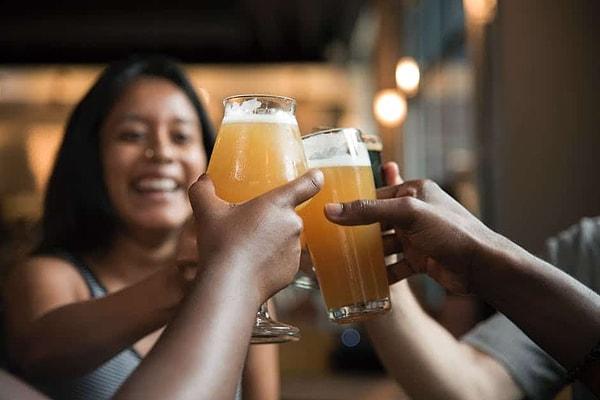 12. Ortalama bir Avustralyalı yılda 83 litre bira içiyor.