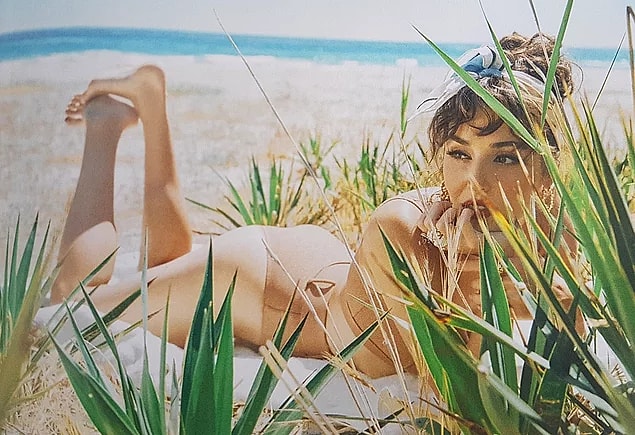 14. Hande Erçel'in Vogue için verdiği pozlara herkesin dibi düştü!