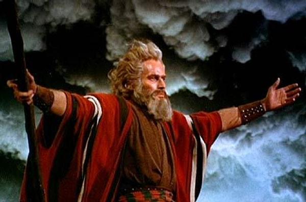 Bundan 3.500 yıl evvel, Hz. Musa, Firavun'a karşı bir savaş içerisindedir. Maksadı, halkını zulümden kurtarmaktır.