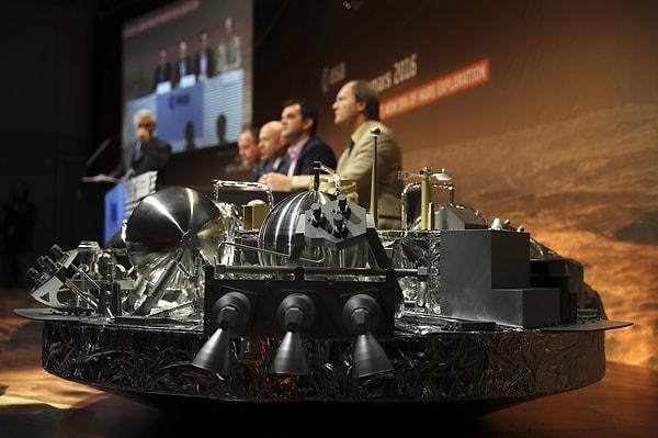 9. ESA, ExoMars gezici (rover) aracını ve yüzey platformunu, Ağustos ve Ekim 2022 arasında başlatacağını duyurdu.