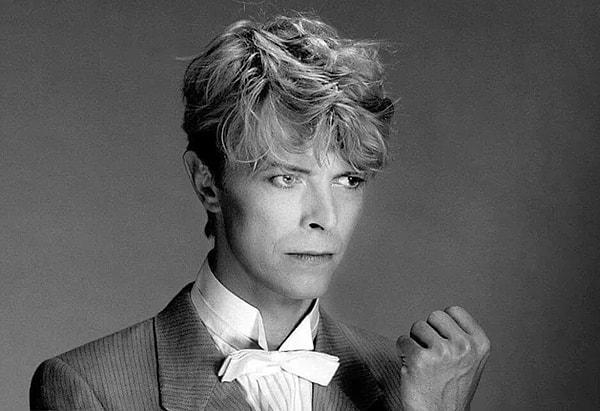 8. David Bowie 1998'de kendi internet sağlayıcısını açmıştır. Adı da BowieNet. 😂