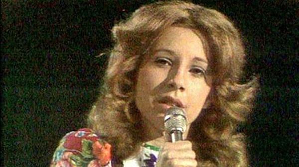1975 yılından beri Eurovision sahnesinde tam 34 kez yer alan Türkiye, ilk performansını Semiha Yankı'nın seslendirdiği 'Seninle Bir Dakika' adlı eser ile gösterdi.