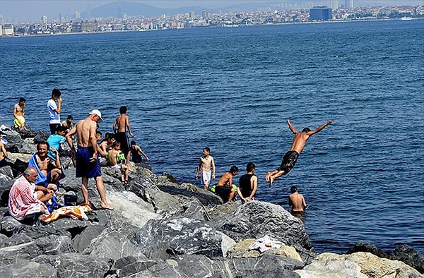 'Marmara'nın denize girmeye uygun olup olmadığı ayrıca belki tartışmalı'