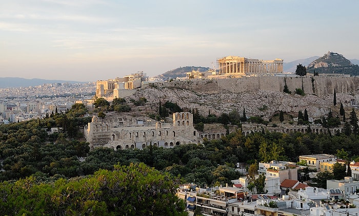 Antik Şehir Akropolis'e Beton Yol Yapıldı: Arkeologlar 'Skandal' Olarak Yorumladı