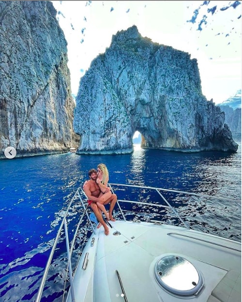 Daha sonrasında bu sıkıntıyı da atlatan çift, şu sıralar epey mutlu görünüyor.