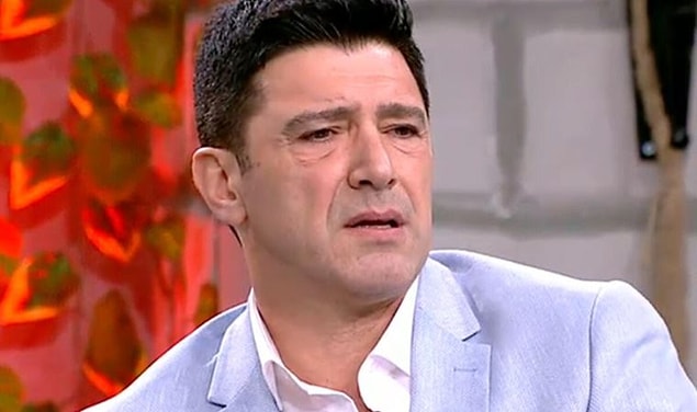 "Ben şu an dibine kadar yandaşım. Ben her zaman Türkiye Cumhuriyeti devletinin hizmetkarı, halkı tarafından seçilmiş görevli kim varsa dibine kadar yanındayım. Bayrağımın dibine kadar saygıyla yanındayım, hizmetkarıyım. Halkımın en küçüğünden, en büyüğüne kadar emrinde ve onların refahı için duacı bir bireyim ben"