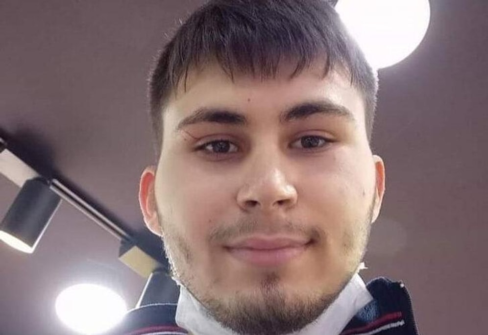 Para Vermeyen Anne ve Babasını Bıçaklayarak Öldürdü