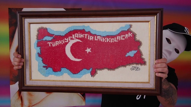 İzleyenlerin ''İşte aradığım magazin, işte aradığım kaos!'' nidaları attığı videoların sahibi Şokopop'u artık bilmeyen kalmadı!