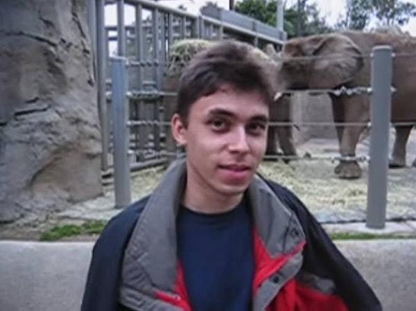 2. İlk YouTube videosu 23 Nisan 2005'te yüklendi. Adının "Hayvanat bahçesinde ben" olduğu ve YouTube'un kurucu ortağı Jawed Karim'in San Diego Hayvanat Bahçesi'nde gezdiği 18 saniyelik bir video olarak biliniyor.