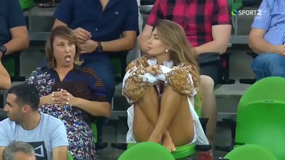 Belçika-Rusya Karşılaşmasında Tribündeki Güzel Kadını Görünce Serenat Yapan Arap Spiker