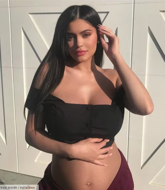 Mesela Kylie Jenner’ı alalım. Kendisi Stormi’yi bir ay önce doğurdu ve muhtemelen bu önceden planlamış bir doğumdu.