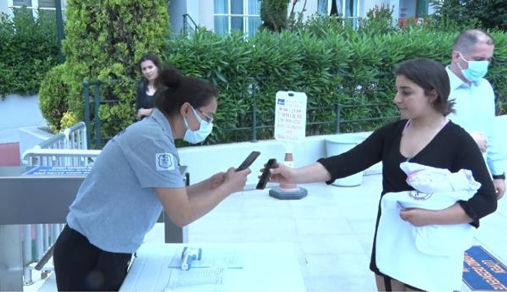 Yeni Normalleşme ile Açıldı: Sitelerdeki Havuzlarda HES Kodu ve Ateş Ölçer Dönemi