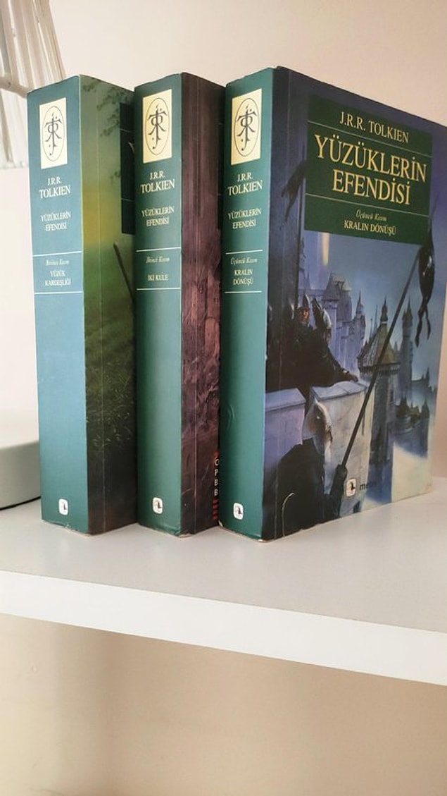 3. Yüzüklerin Efendisi - J. R. R. Tolkien