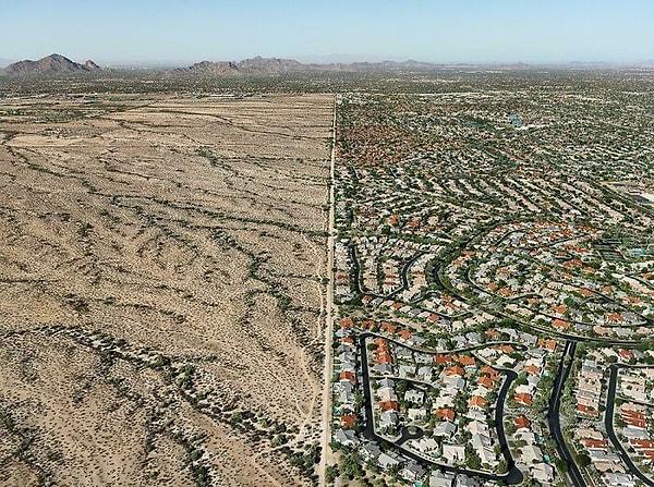 9. Bu bir çölün ruhsuz bir gecekondu mahallesine dönüşümünün öncesi ve sonrası fotoğrafı değil sadece Arizona'dan bir fotoğraf.