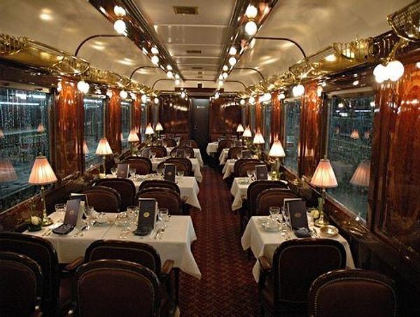 En lüks otellerle bile yarışacak derecede lüks ve şatafatı bir arada barındıran Orient Express, mühendis Georges Nagelmaskers tarafından tasarlanıyor.