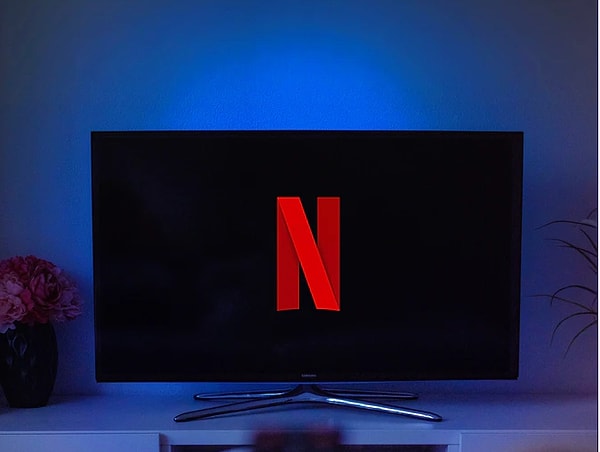 İnsanlar evde çok daha fazla zaman geçirmeye başladıklarından Netflik gibi platformlara çok daha fazla üye olmaya başladılar.