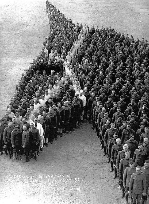 2. I. Dünya Savaşı sırasında ölen 8 milyon at için saygı duruşu: