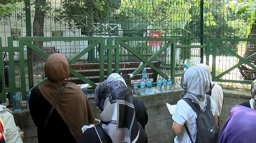 Öğrenci ve Veliler Akın Etti: Türbelerde YKS Yoğunluğu