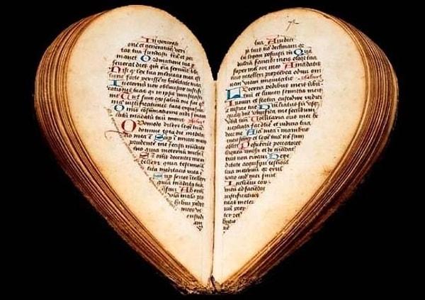 38. 15. yüzyıl Fransa'sından kalan kalp şeklindeki kitap: