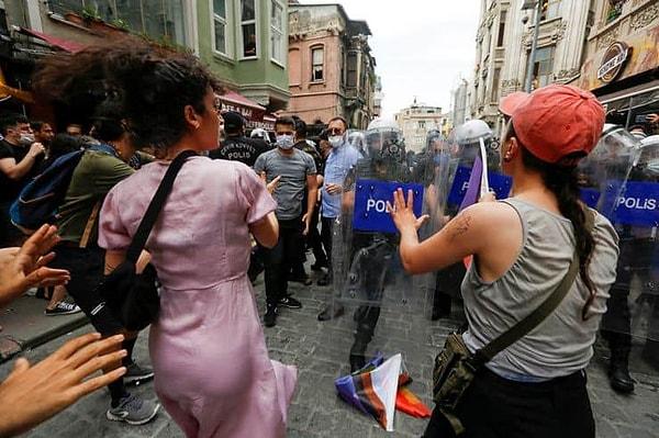 Dün İstanbul'da yapılan Onur Yürüyüşü'nde polis sert müdahalede bulundu biliyorsunuz.