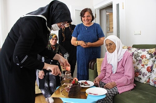 3 Padişah, 12 Cumhurbaşkanı Gören Şeker Nine: 'Koronavirüs Bile Olmadım, Sizde Hastalık Var, Bende Yok'