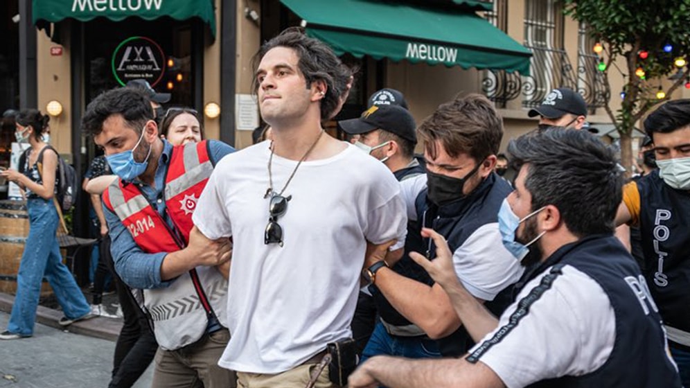 Onur Yürüyüşü'nde Gözaltına Alınan Kahya Anlattı: 'Herkes Sussun İsteniyor'