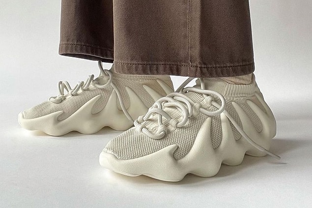 4. Yeezy modelleri başlı başına ayrıca incelenmeli. Yeezy 450 günümüzün en arzu nesnesi ayakkabı modellerinden.