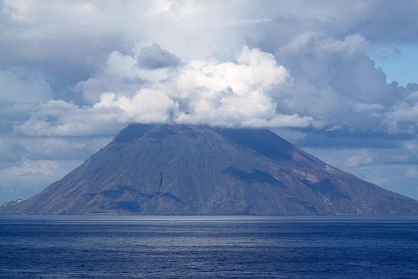 Volkanik patlamaların da okyanuslara çok büyük negatif etkileri oluyor.