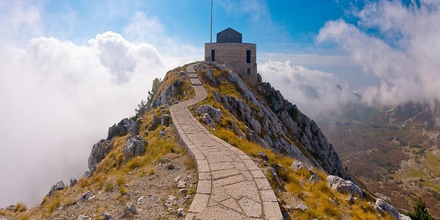 11. Njegoš Mozolesi