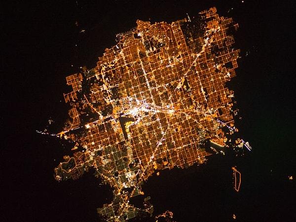 2. Las Vegas, uzaydan bakıldığında gezegendeki en parlak noktadır.